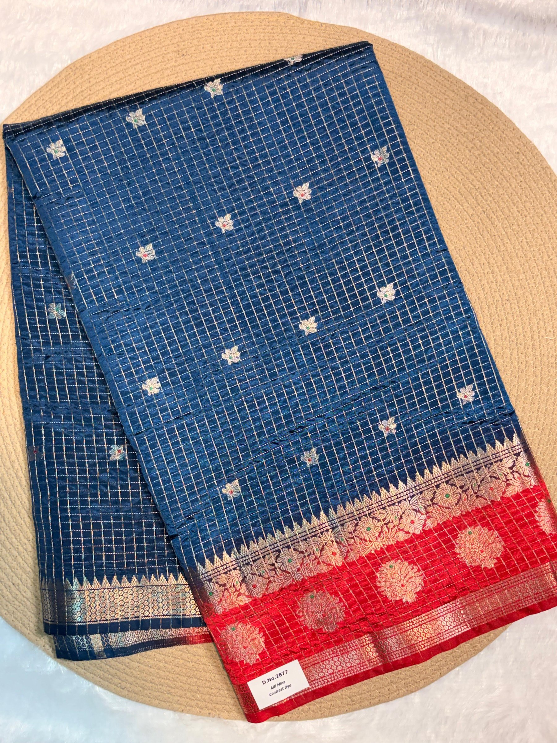 Checked Zari Butta Dual-Tone Border Silk Saree