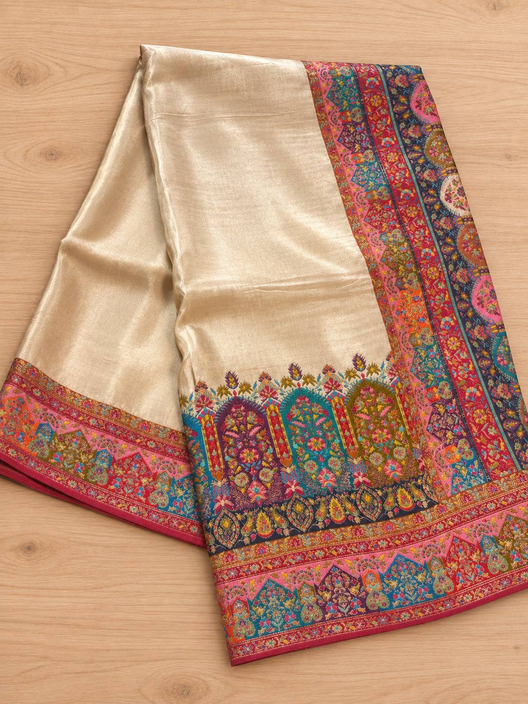 Cream Crimson Medallion Border Silk Saree photo 3