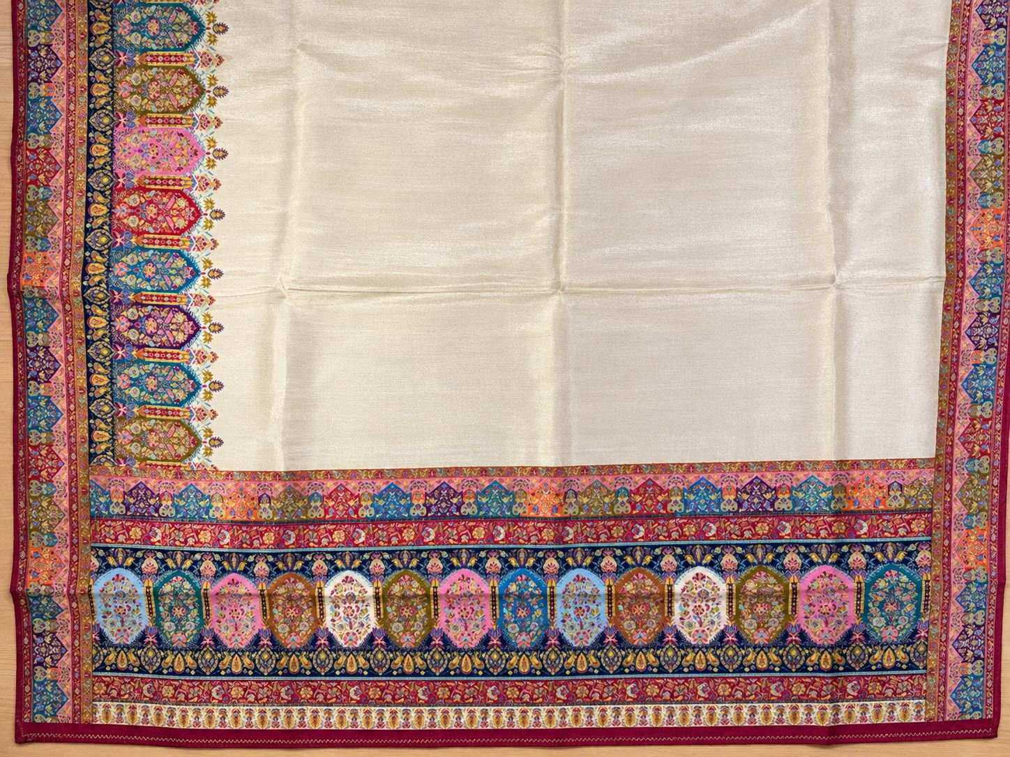 Cream Crimson Medallion Border Silk Saree photo 5